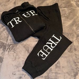 Women’s jogger set.